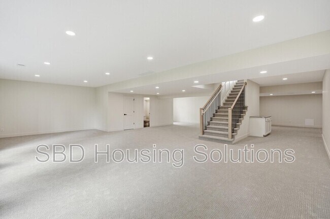 Building Photo - 1416 NE Ernest Way