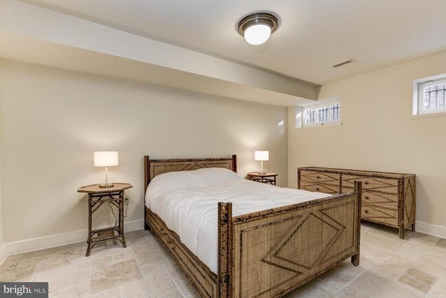 Building Photo - 2425 California St NW