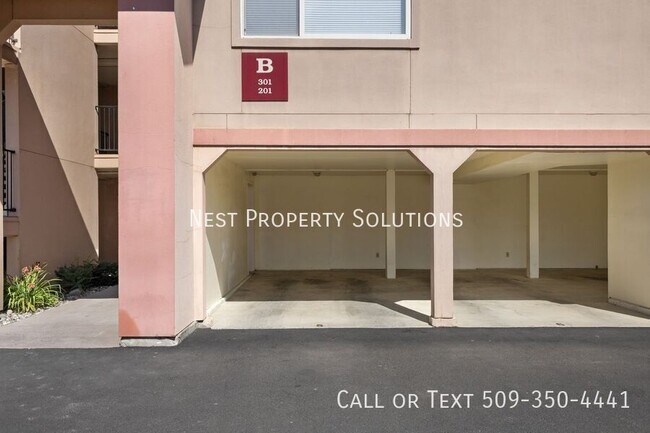 Building Photo - 2900 W Marina Dr