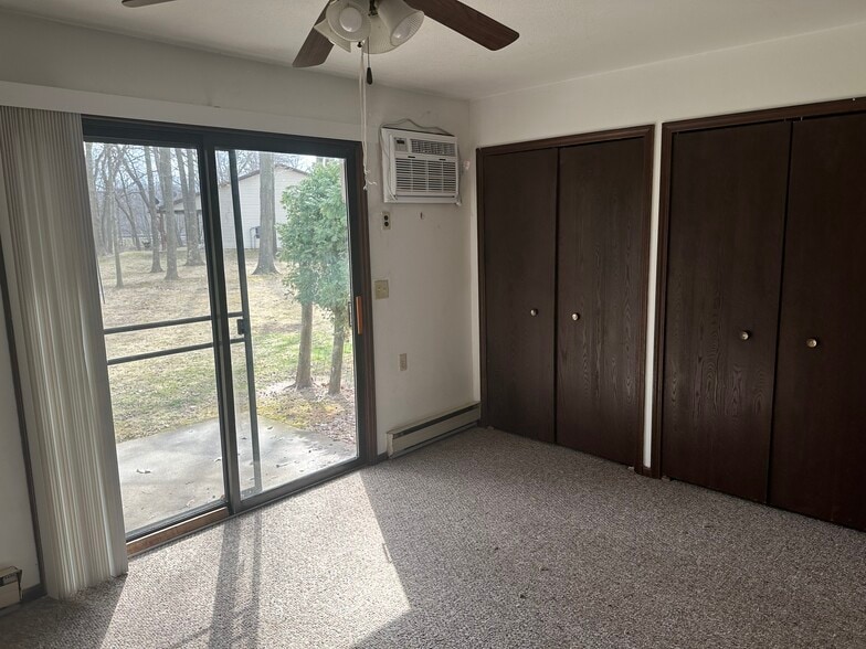 Building Photo - 1003 Lakeshore Dr