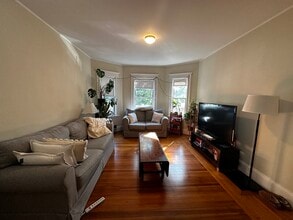 Building Photo - 17 Hunnewell Ave