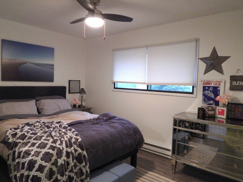 Building Photo - 4115 SE Raymond St