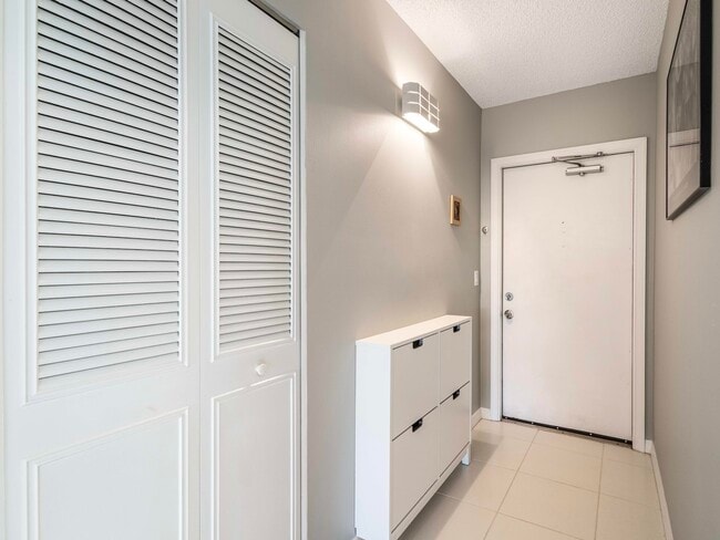 Building Photo - 14527 Bonaire Blvd