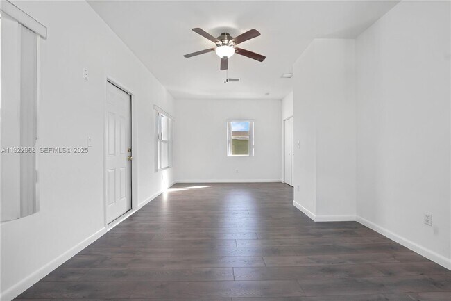 Building Photo - 5610 SW 43rd St