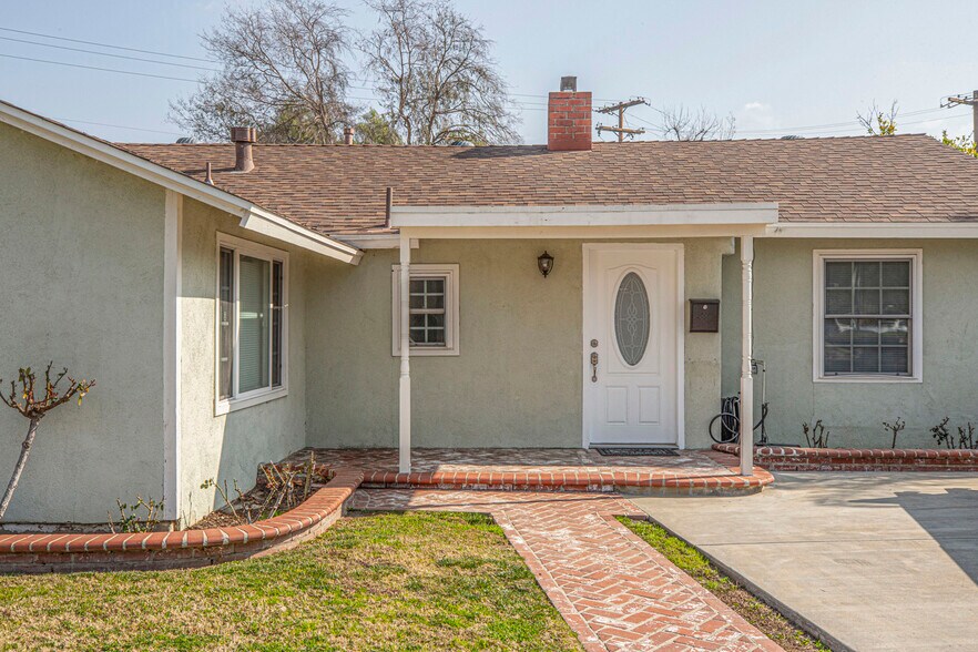 Building Photo - 7820 Lasaine Ave