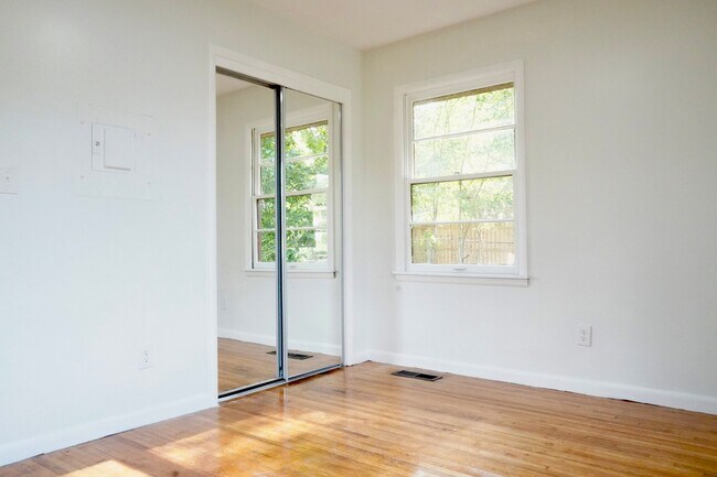 Building Photo - 1608 1st St NW