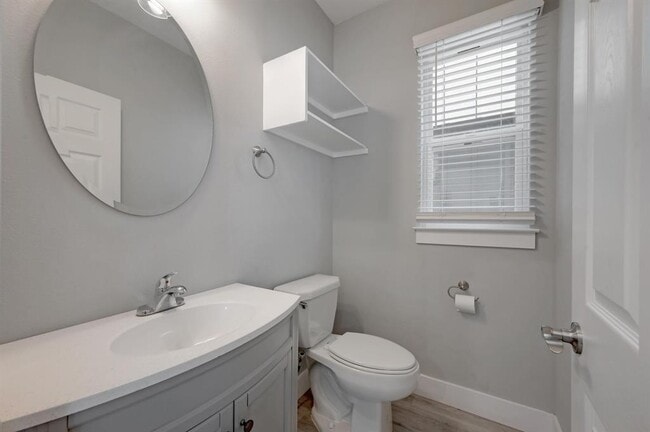 Building Photo - 346 Shady Bluff Dr