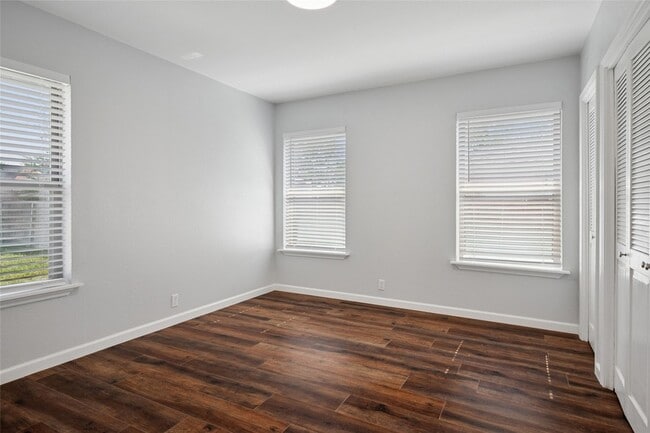 Building Photo - 9982 Chireno St
