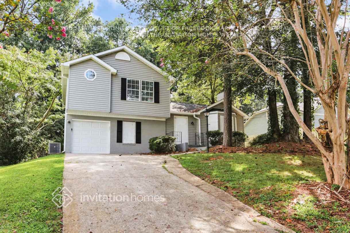 Building Photo - 3728 Adamsville Dr SW