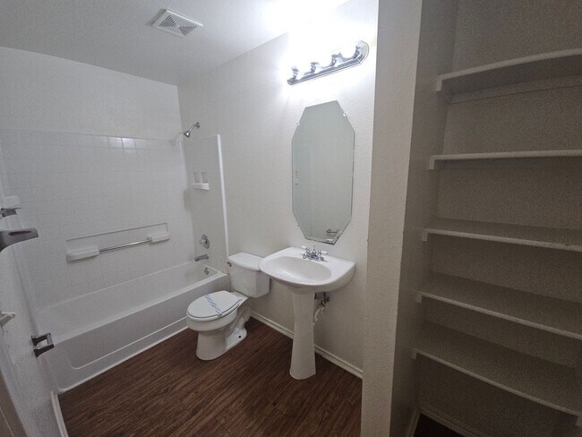 Building Photo - Beautiful 2 Story in Bedford Off Forest Ridge