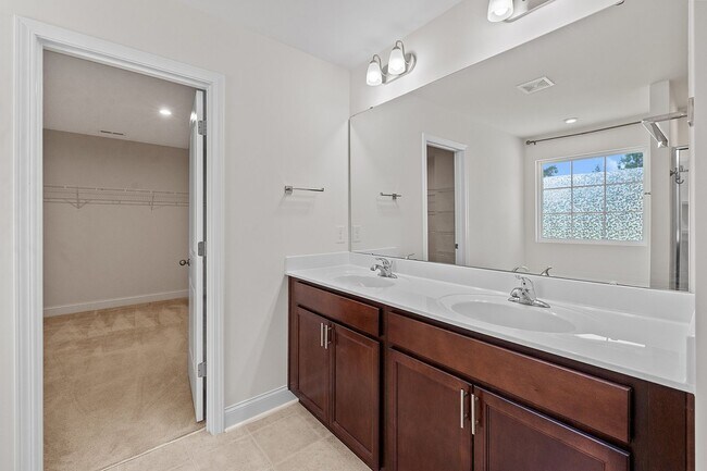 Building Photo - Spacious 4bd/3ba in Franklinton