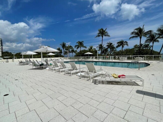 Building Photo - 10185 Collins Ave