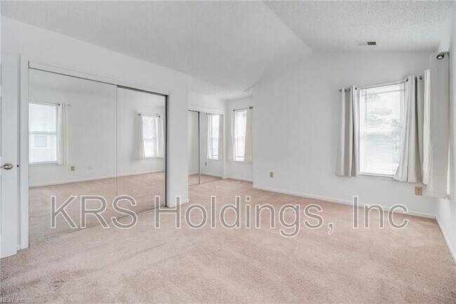 Building Photo - 819 Zircon Ct