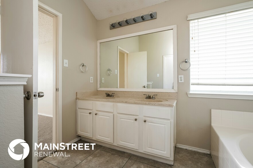 Building Photo - 533 Autumn Park Ct