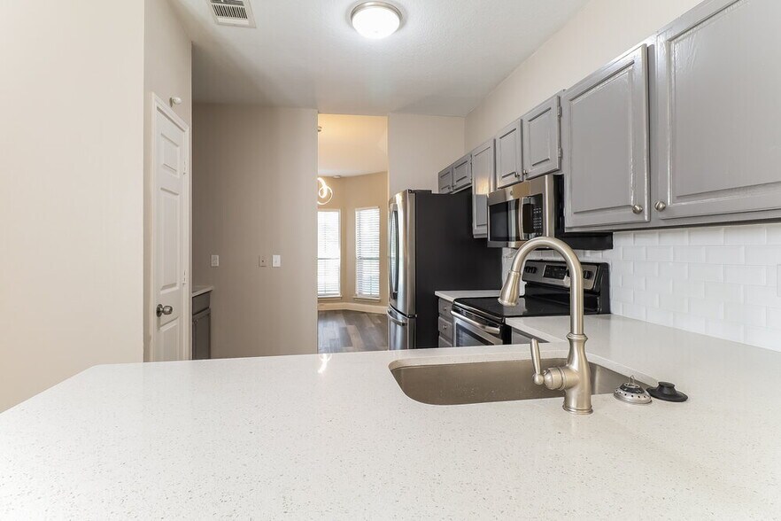 Building Photo - 1029 Primrose St