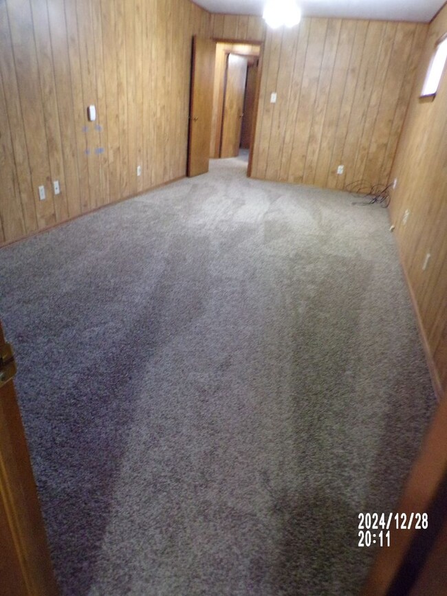 Building Photo - New carpet! Two Livings spaces