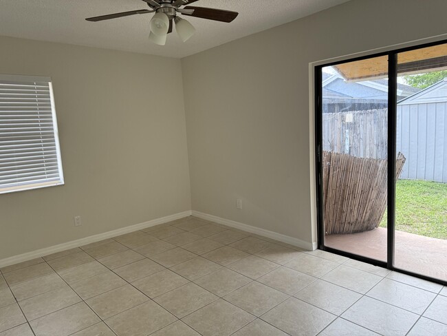 Building Photo - 1370 Birkdale Dr