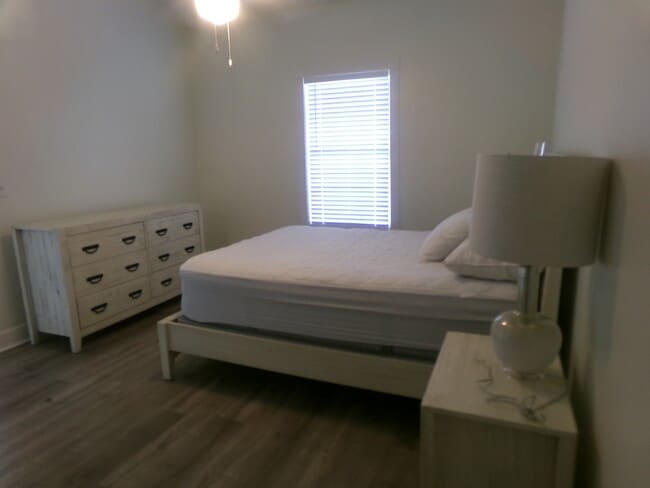 Building Photo - 4856 Carnation Cir