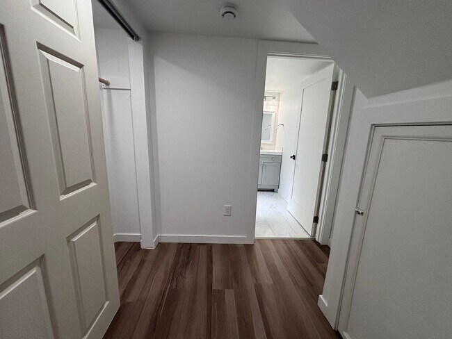 Building Photo - Newly updated 4 bedroom house in Laurelhurst neighborhood!