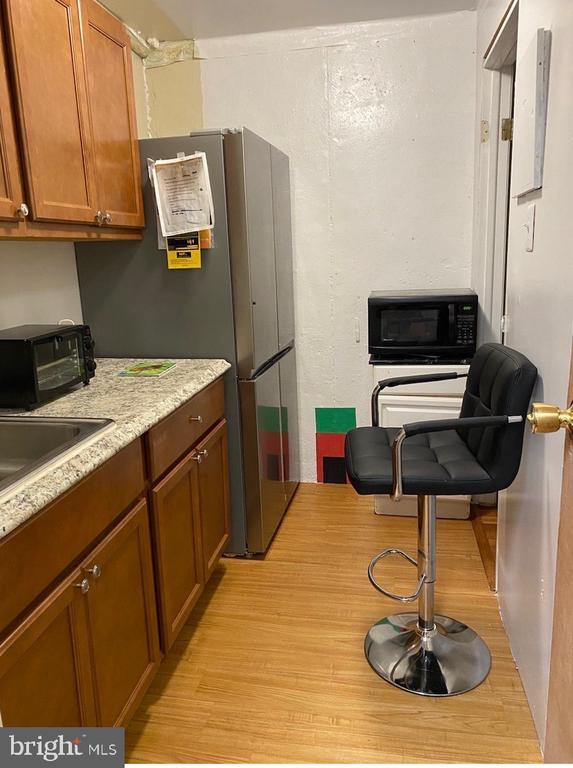 Building Photo - 2943 Shepperton Terrace