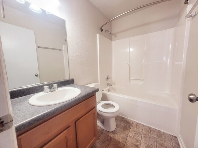 Building Photo - 250 Whitestone Dr NE
