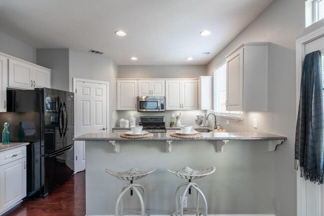 Building Photo - Stunning Updated Alameda Home w/ Backyard Deck & Custom Features
