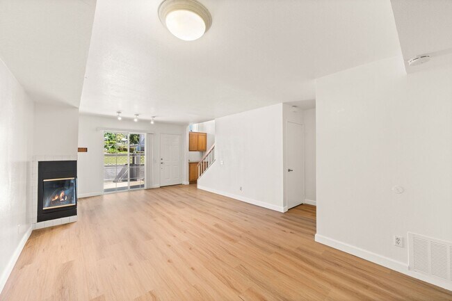 Building Photo - 2 Bedroom Rancho Cucamonga Condo