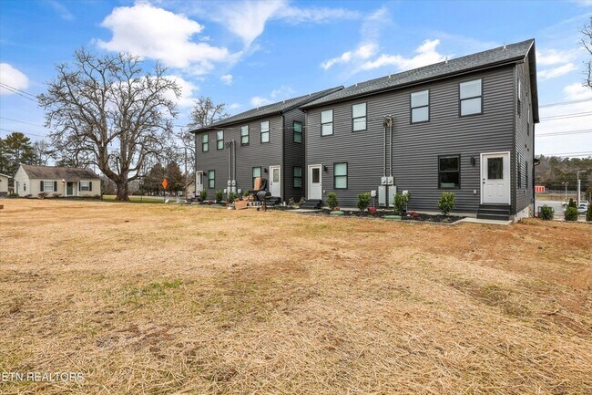 Building Photo - 8306 Lobelia Ln