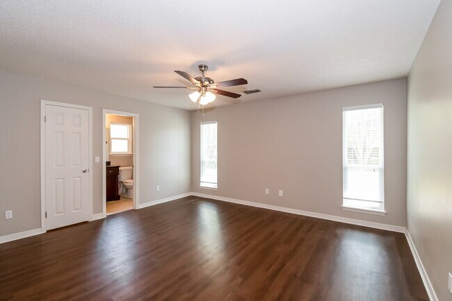 Building Photo - 11544 Oak Park Dr