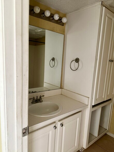 Building Photo - 103 Oyster Bay Cir