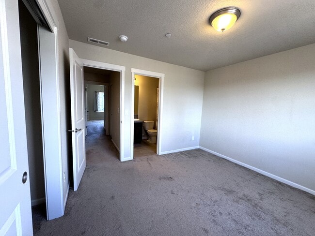 Building Photo - 15154 NW Fig Ln