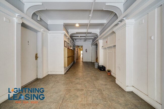 Building Photo - 1424 Flower St