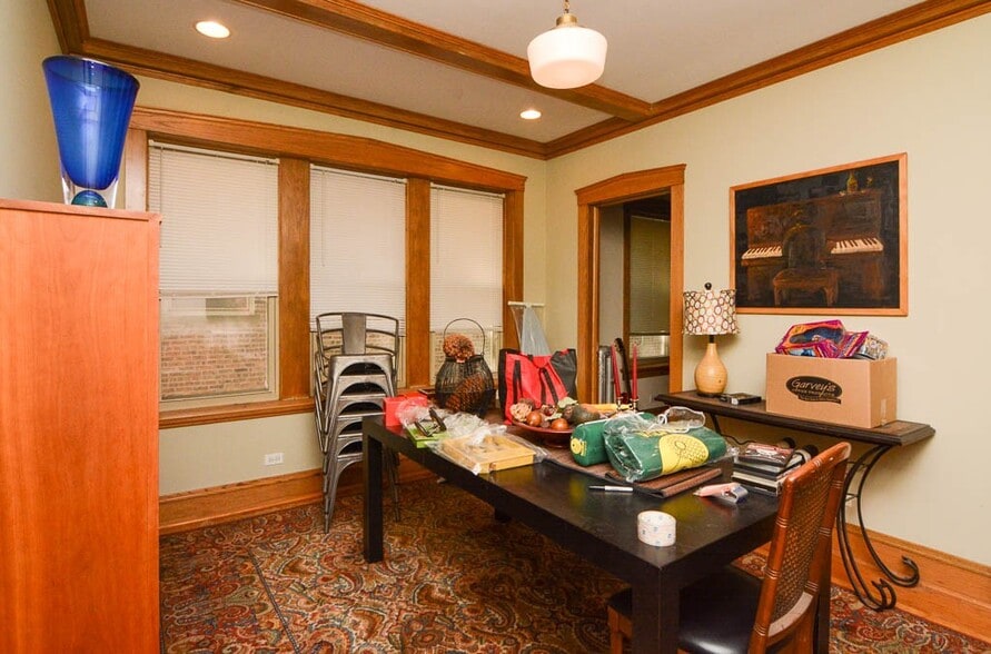 Building Photo - 1244 W Rosedale Ave