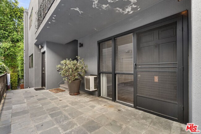 Building Photo - 612 Huntley Dr