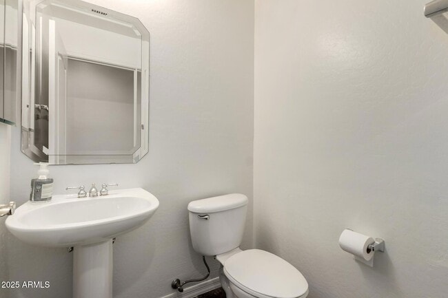 Building Photo - 10573 E Sheena Dr