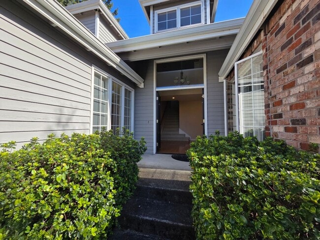 Building Photo - 4Bd/2.5Ba Bellevue House