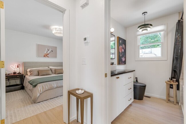 Building Photo - 3804 Lookout Dr