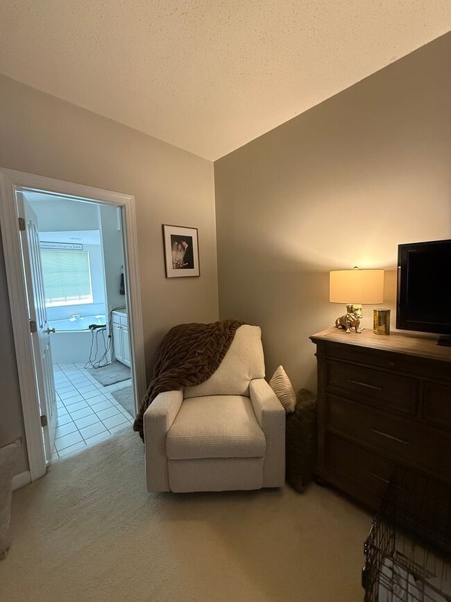 Building Photo - 3BD/2.5BA Brick Townhouse in Chancellors W...