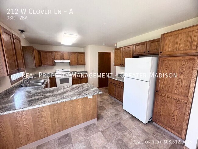 Building Photo - 212 W Clover Ln