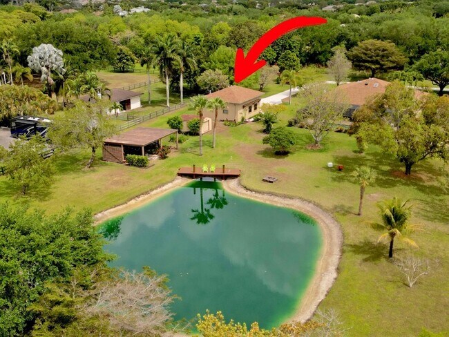 Building Photo - 10735 Lantana Rd