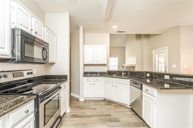 Building Photo - 7006 Cottonwood Cir