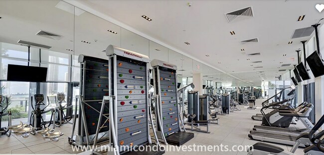 Building Photo - 1600 NE 1st Ave