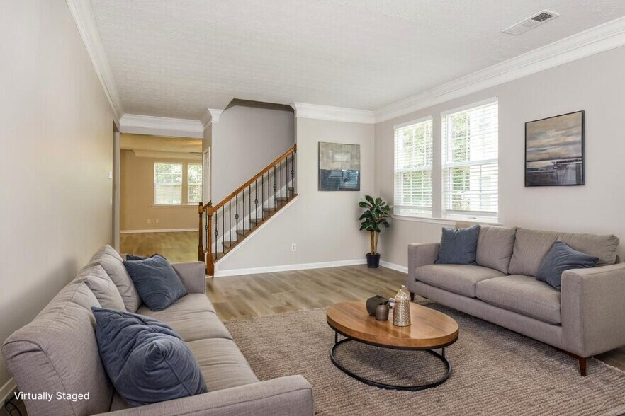 Building Photo - 2110 Valley Creek Dr