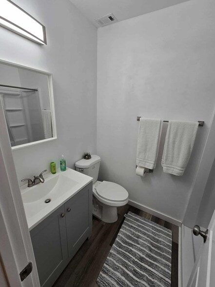 Building Photo - 534 R Ave