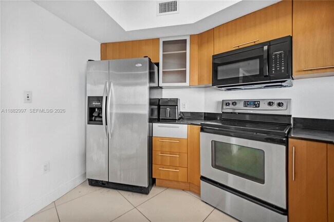 Building Photo - 1750 N Bayshore Dr