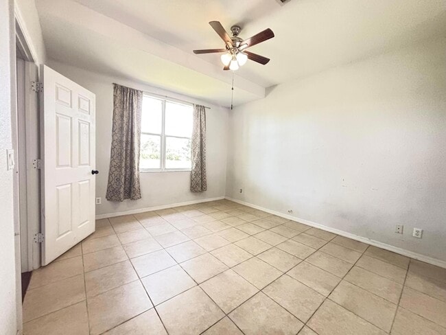 Building Photo - 3080 Grandiflora Dr