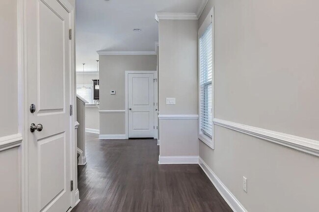 Building Photo - Like-new home located at the heart of the ...