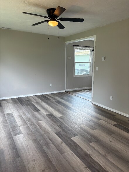 Building Photo - 4264 Hickory Ln