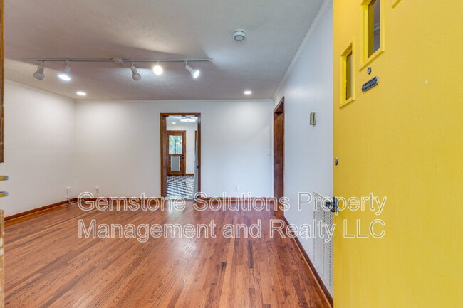 Building Photo - 3912A Burrus St