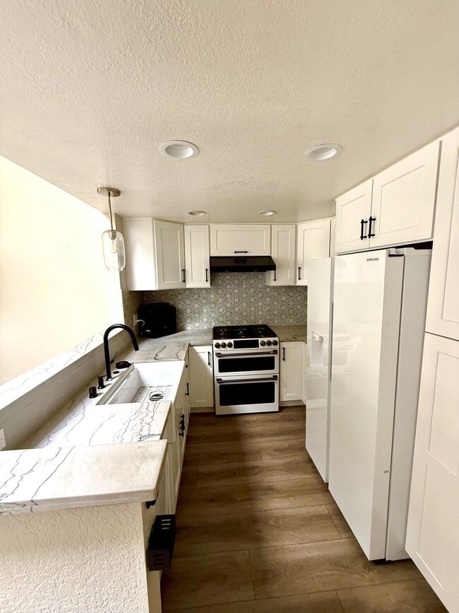 Building Photo - Great Vista Condo